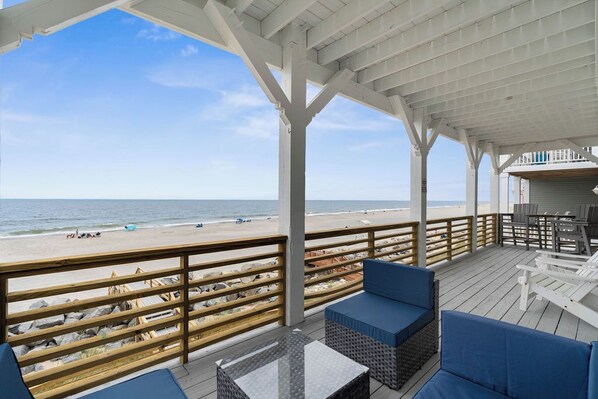 Property grounds - Spacious 6-bedroom Duplex house with WiFi in fabulous Carolina Beach (Carolina Beach)