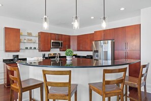 Private kitchen - Spacious 6-bedroom Duplex house with WiFi in fabulous Carolina Beach (Carolina Beach)