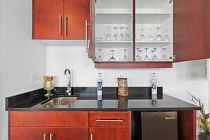 Interior - Spacious 6-bedroom Duplex house with WiFi in fabulous Carolina Beach (Carolina Beach)