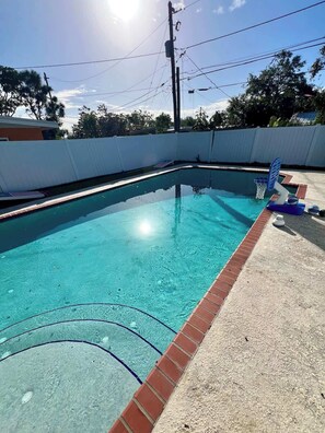 Piscine extérieure, piscine chauffée