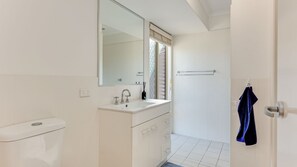 Shower, towels