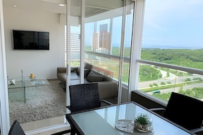 Apartamento | Área de estar | TV de tela plana