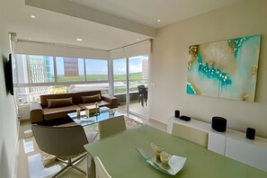Departamento | Área de sala de estar | Televisión de pantalla plana 