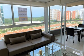 Apartment | Living area | Flat-screen TV
