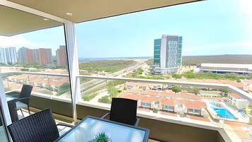 Apartment | Outdoor dining