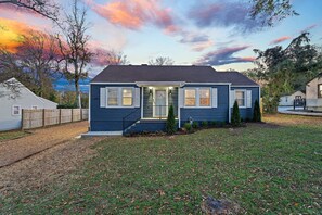 Exterior - Pickle Ball Court/Dog Friendly/15 Min from Downtown (Nashville)
