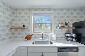 Fridge, microwave, oven, stovetop - Pickle Ball Court/Dog Friendly/15 Min from Downtown (Nashville)