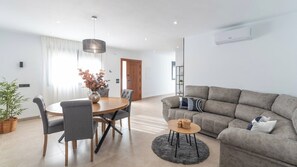 Televisión, chimenea y tenis de mesa 