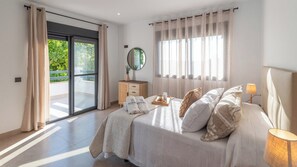 5 chambres, fer et planche à repasser, lit parapluie, Wi-Fi