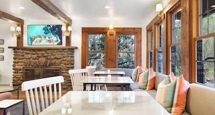 Phoenicia Lodge