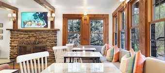 Phoenicia Lodge