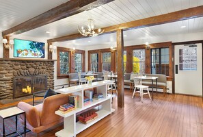 Interior - Phoenicia Lodge (Phoenicia)