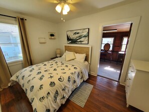 3 chambres, fer et planche à repasser, Wi-Fi, draps fournis