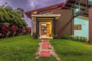 المنشأة من الخارج