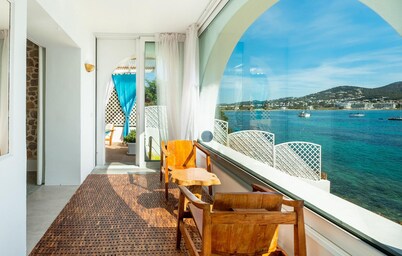 Cozy home in Ibiza with house sea view