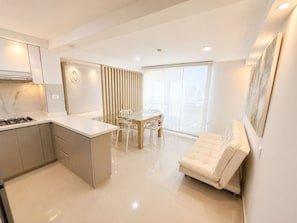 Family Apartment | Ruang tamu | TV 