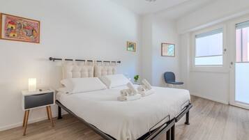 2 bedrooms, desk, iron/ironing board, WiFi