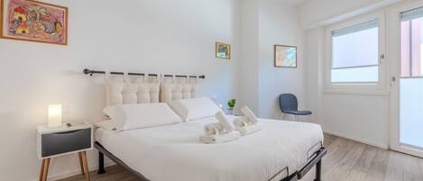 2 室のベッドルーム、デスク、アイロン / アイロン台、WiFi