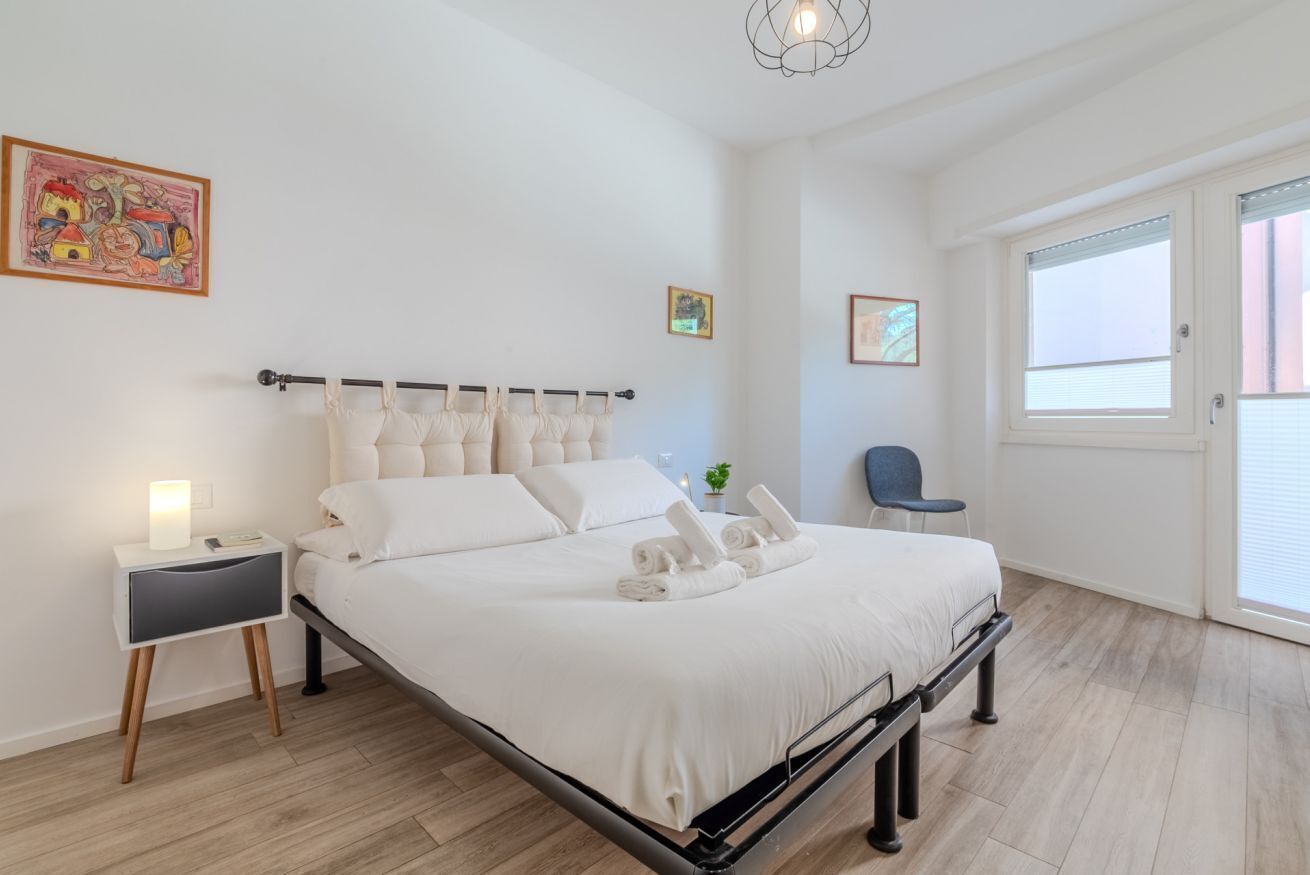 2 bedrooms, desk, iron/ironing board, WiFi