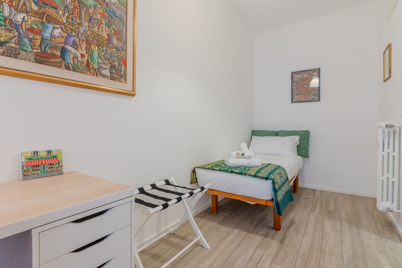 2 bedrooms, desk, iron/ironing board, WiFi