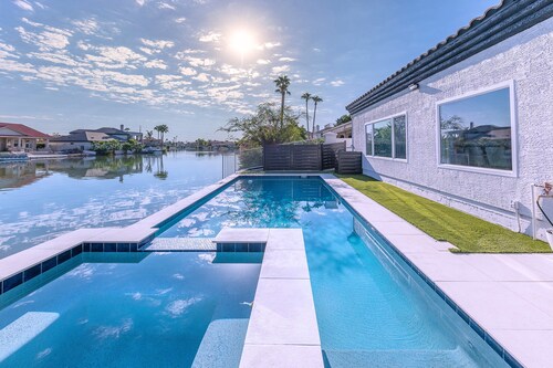 Lakefront Lux by HomeSlice Stays