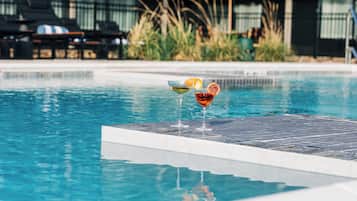 Poolside bar