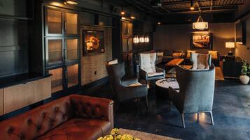 3 bars/lounges, lobby lounge, lobby lounge