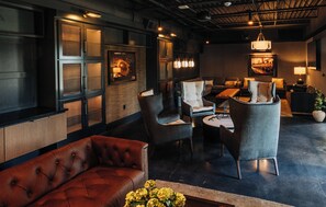 3 bars/lounges, lobby lounge, lobby lounge - The Trail Hotel (Bardstown)