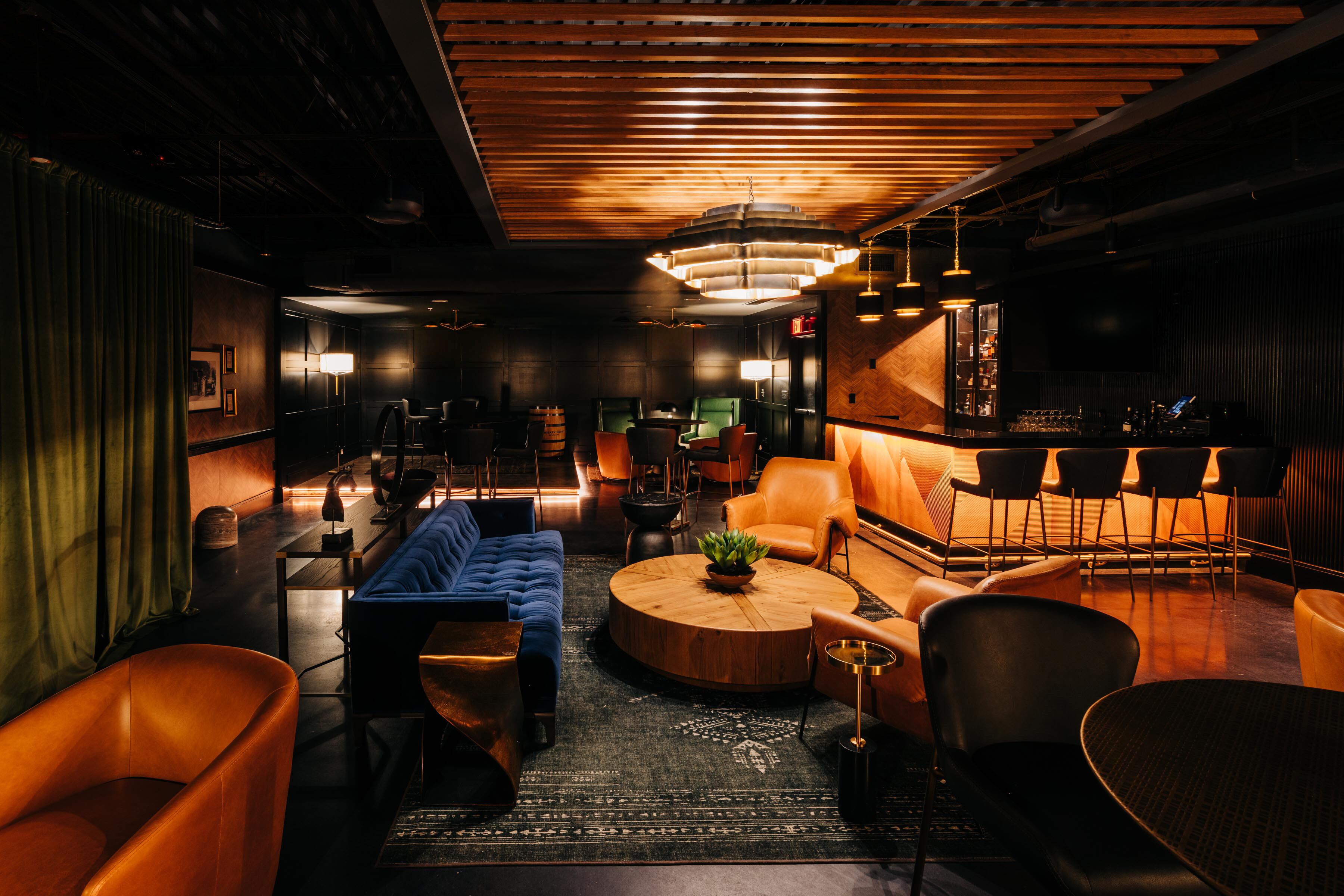 3 bars/lounges, lobby lounge, lobby lounge