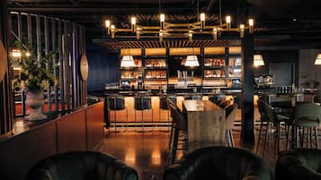 3 bars/lounges, lobbylounge, lobbylounge