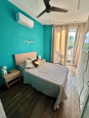 2 slaapkamers, een bureau, een strijkplank/strijkijzer, gratis wifi