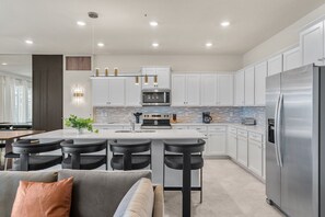 House | 10 bedrooms - Ultimate 10 Bed Luxury Retreat With Epic Playroom (Clermont)