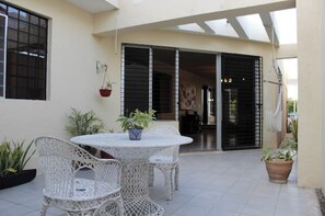 Outdoor dining - Master Suite - Casa Granada 347. Executive BnB (Mérida)