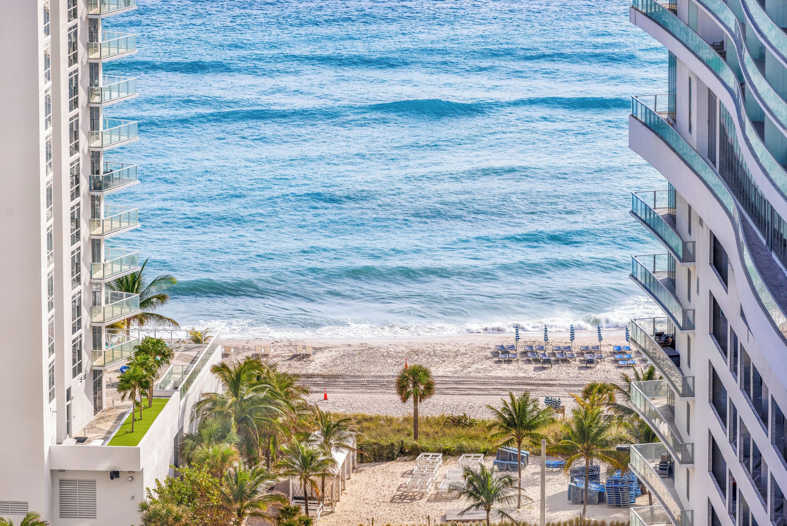 Plage à proximité, chaises longues