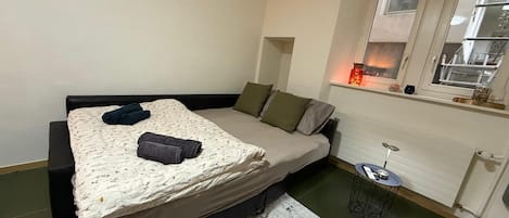 1 bedroom, WiFi, bed sheets