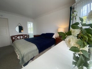 1 bedroom, iron/ironing board, WiFi, bed sheets - Two Palms Cambridge, peaceful and safe and pet friendly (Cambridge)