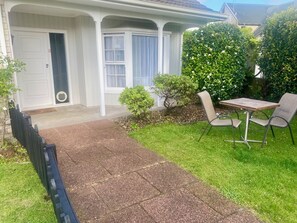 Outdoor dining - Two Palms Cambridge, peaceful and safe and pet friendly (Cambridge)