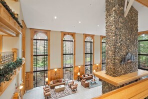 Lobby - Bonneville Hot Springs Resort & Spa (North Bonneville)