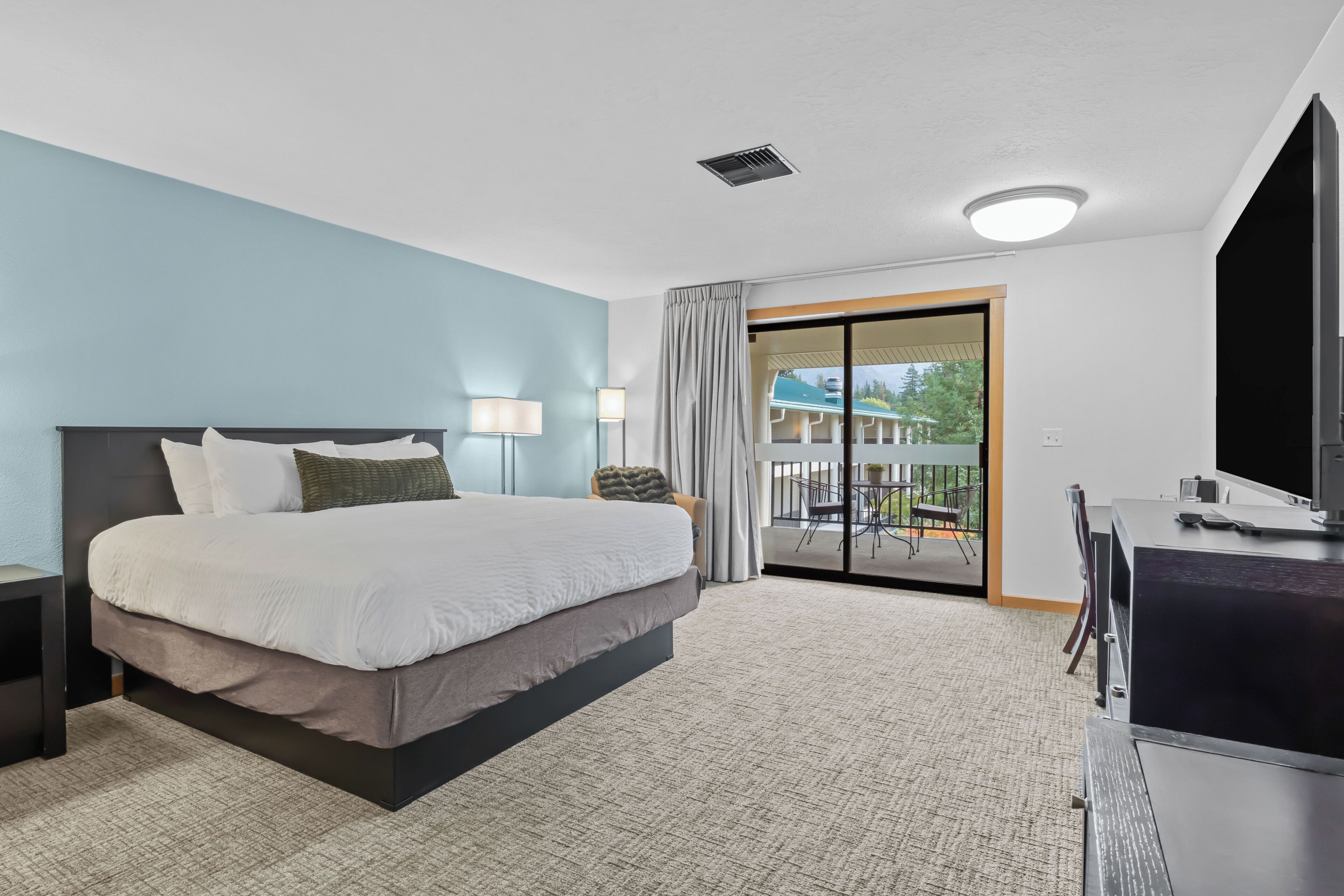 Eenvoudige kamer, 1 kingsize bed, niet-roken, uitzicht op de binnenplaats | Luxe beddengoed, een bureau, een laptopwerkplek, gratis wifi