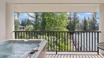 Bañera de hidromasaje privada