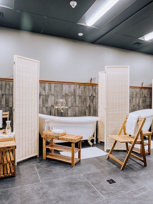 Couples treatment room(s), hot springs/mineral springs, body treatments