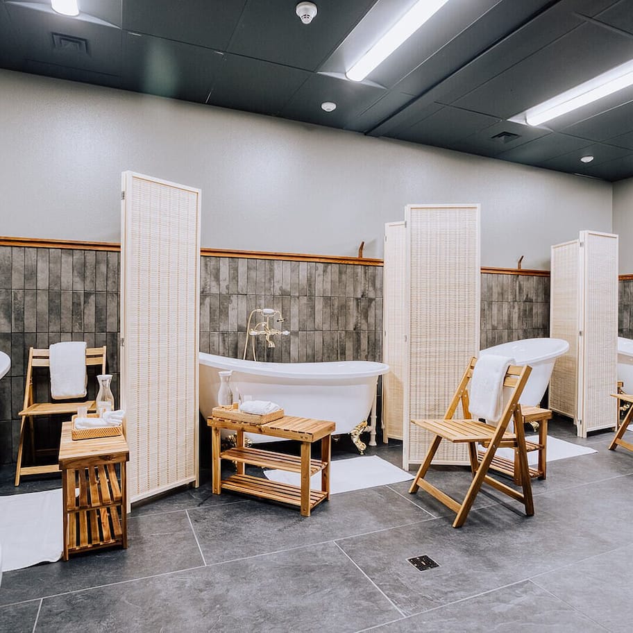 Couples treatment rooms, hot springs, body treatments