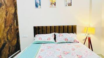 1 bedroom, iron/ironing board, WiFi, bed sheets