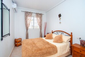 2 slaapkamers, een strijkplank/strijkijzer, wifi, beddengoed