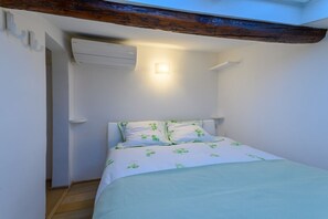 1 soverom, strykejern/-brett, wi-fi (inkludert) og sengetøy