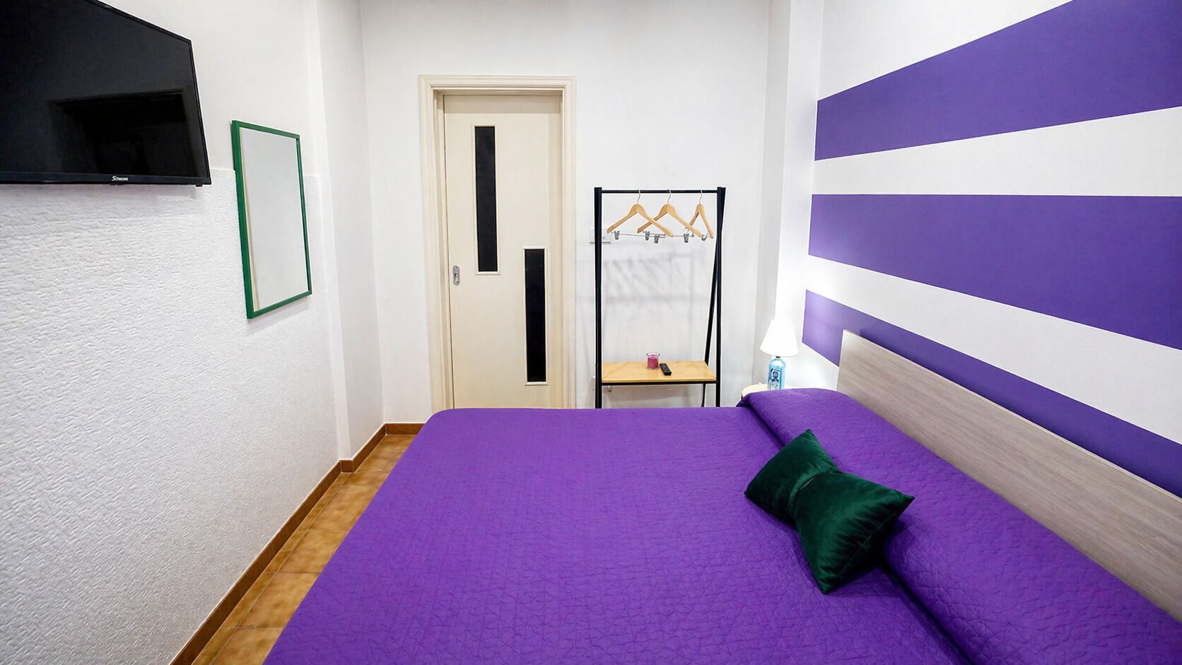 3 室のベッドルーム、アイロン / アイロン台、WiFi (無料)、ベッドシーツ