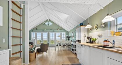 Stunning home in Juelsminde with WiFi