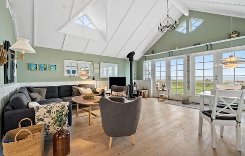 Stunning home in Juelsminde with WiFi