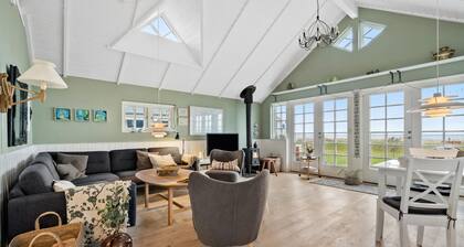 Stunning home in Juelsminde with WiFi