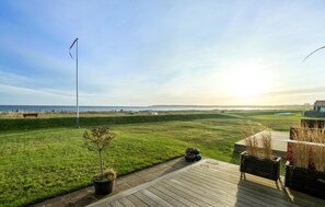 Terrace/patio - Stunning home in Juelsminde with WiFi (Juelsminde)
